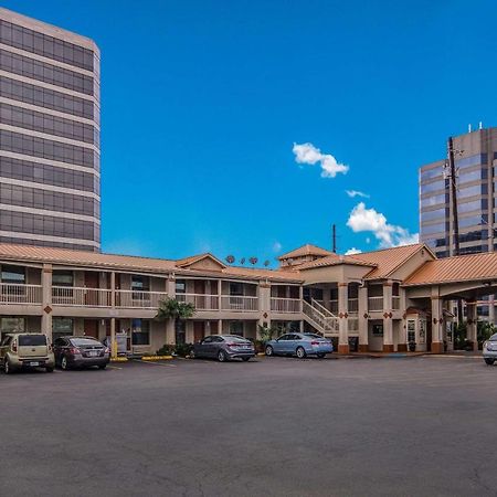 Quality Inn & Suites Dallas-Cityplace Exterior photo